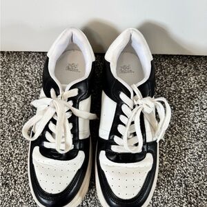 wild fable Black and White Women's Sneakers